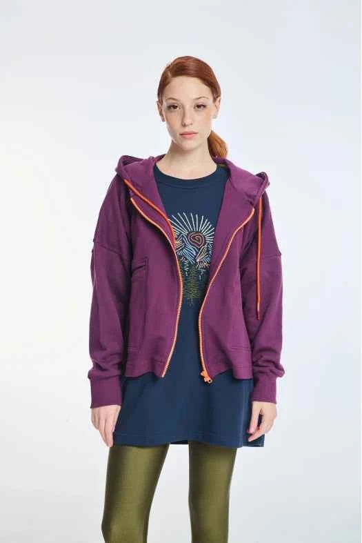 Short-Sleeve T-Shirt One color with embroidery mountain vibes