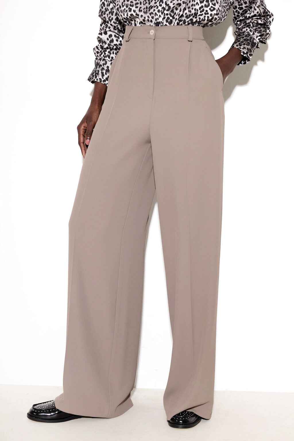 Marisa Crepe Trousers – Elephant