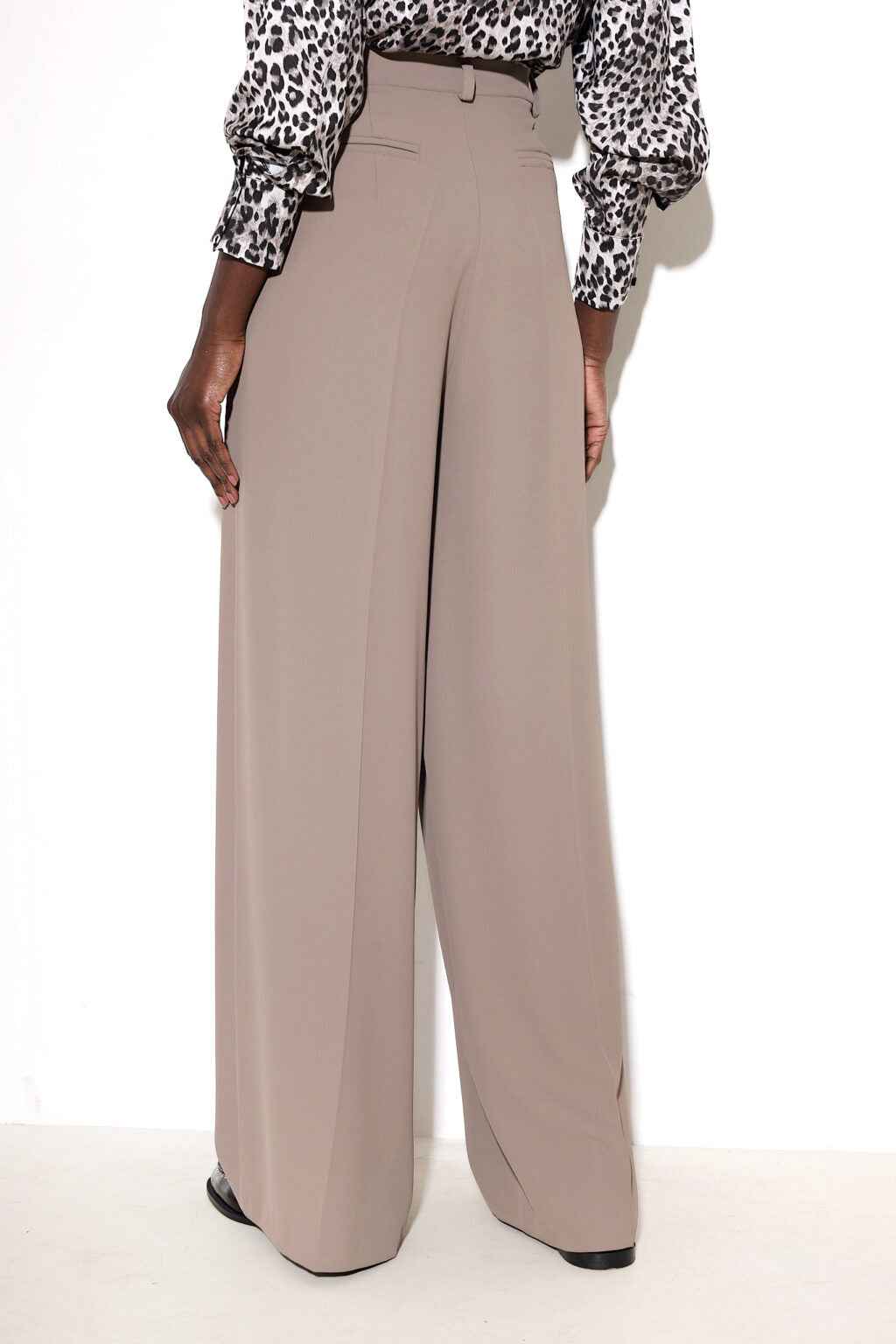 Marisa Crepe Trousers – Elephant