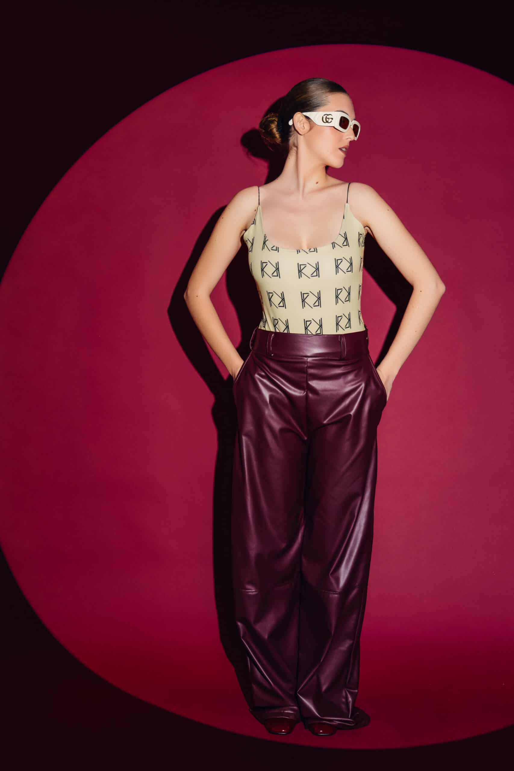 Κορμάκι με τιράντα και logo Kiss The Designer - Andreakou Concept Store