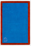 Blue mat with red border and a logo in the corner