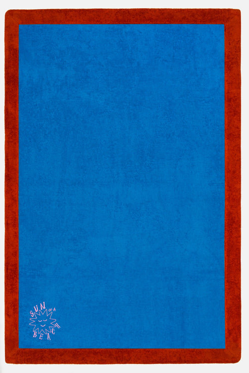 Blue mat with red border and a logo in the corner